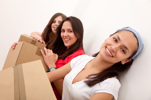 Navigating apartment access for Surreyquays flat removals