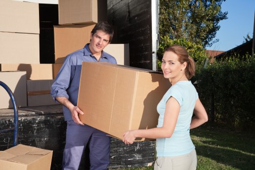 Residential and commercial packing support in Surreyquays